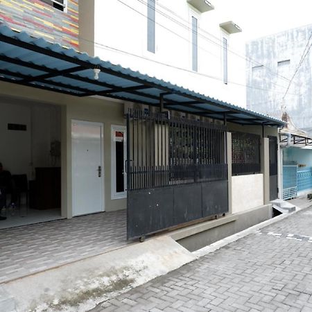 Reddoorz Hostel Near Kota Lama Semarang Extérieur photo