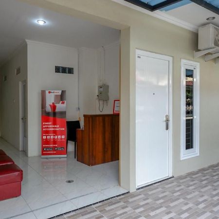 Reddoorz Hostel Near Kota Lama Semarang Extérieur photo