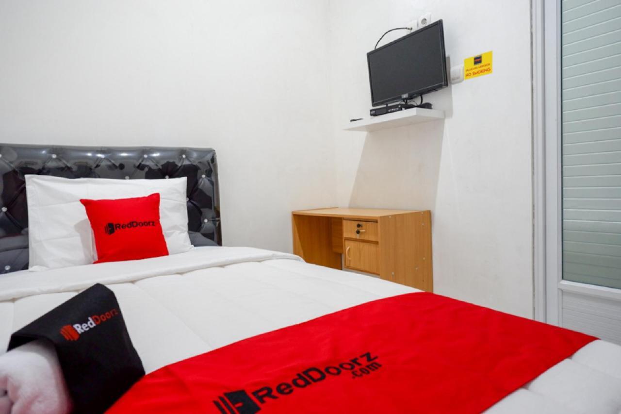 Reddoorz Hostel Near Kota Lama Semarang Extérieur photo