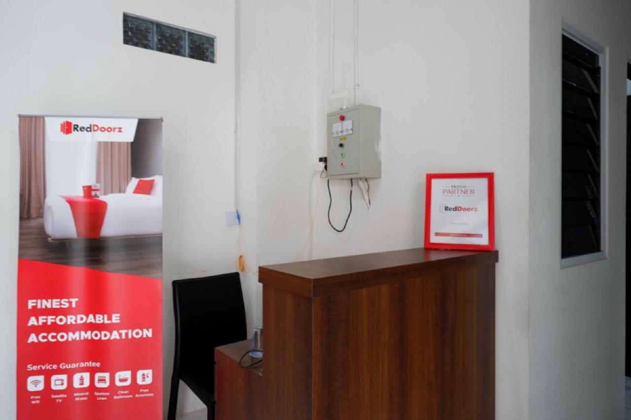 Reddoorz Hostel Near Kota Lama Semarang Extérieur photo