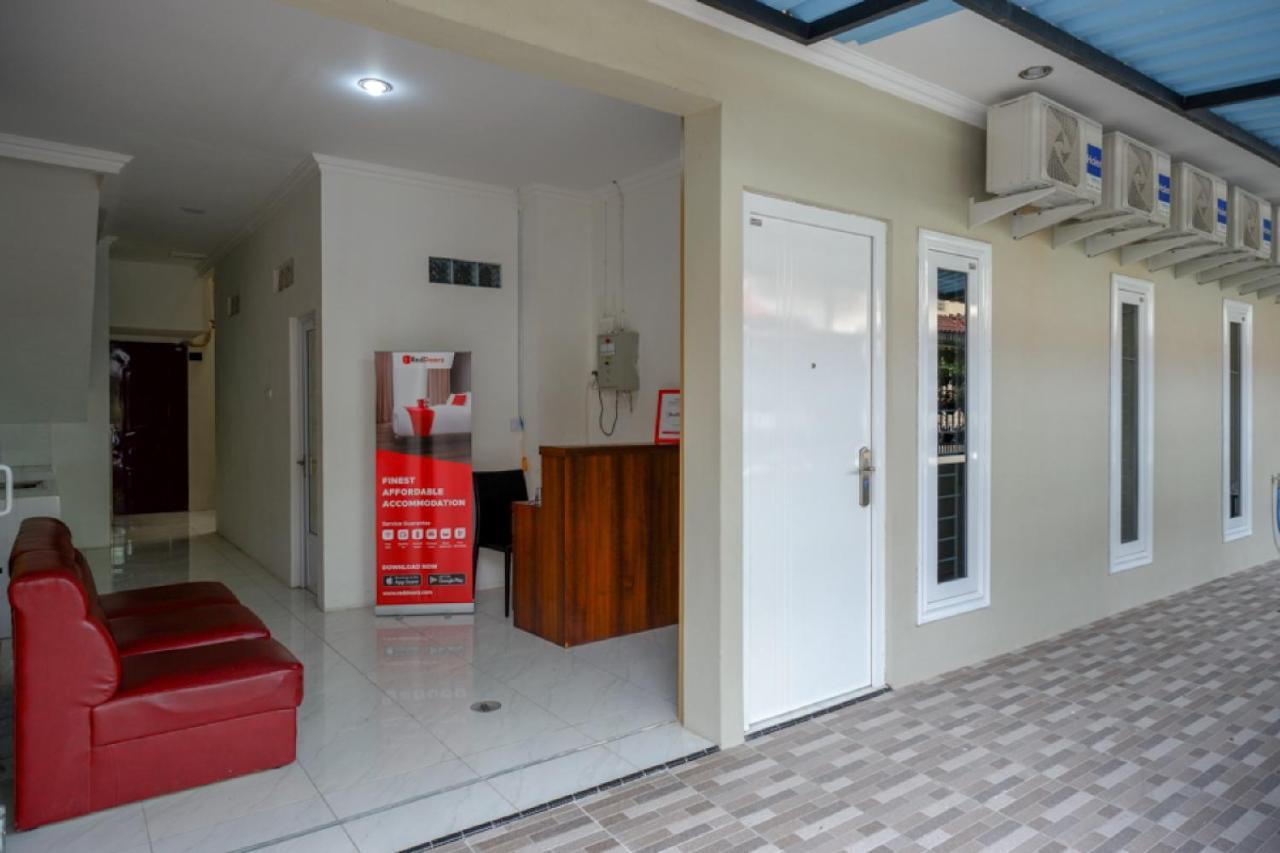 Reddoorz Hostel Near Kota Lama Semarang Extérieur photo