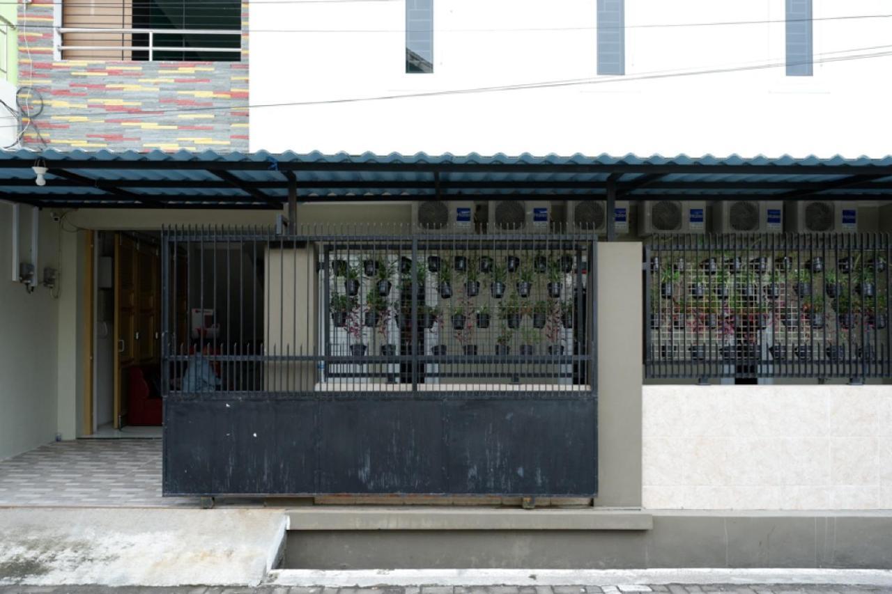 Reddoorz Hostel Near Kota Lama Semarang Extérieur photo