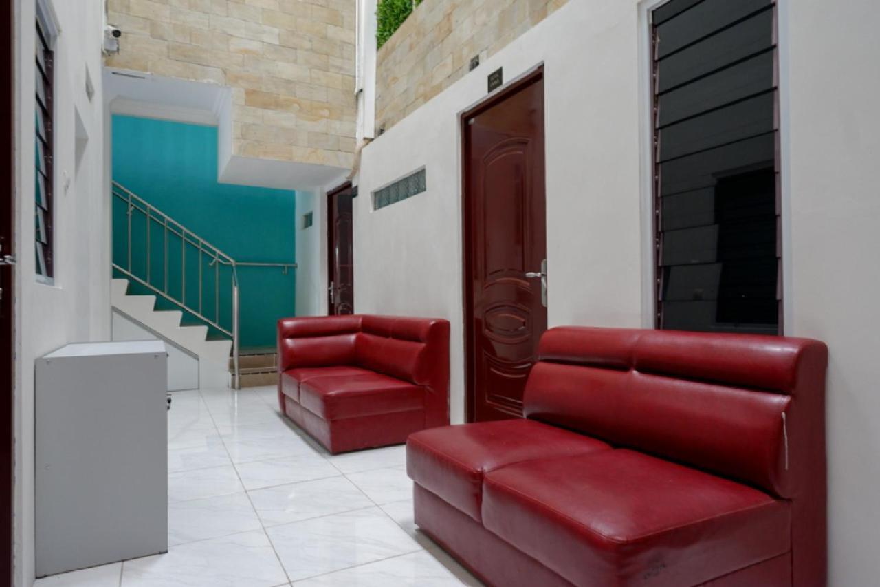 Reddoorz Hostel Near Kota Lama Semarang Extérieur photo
