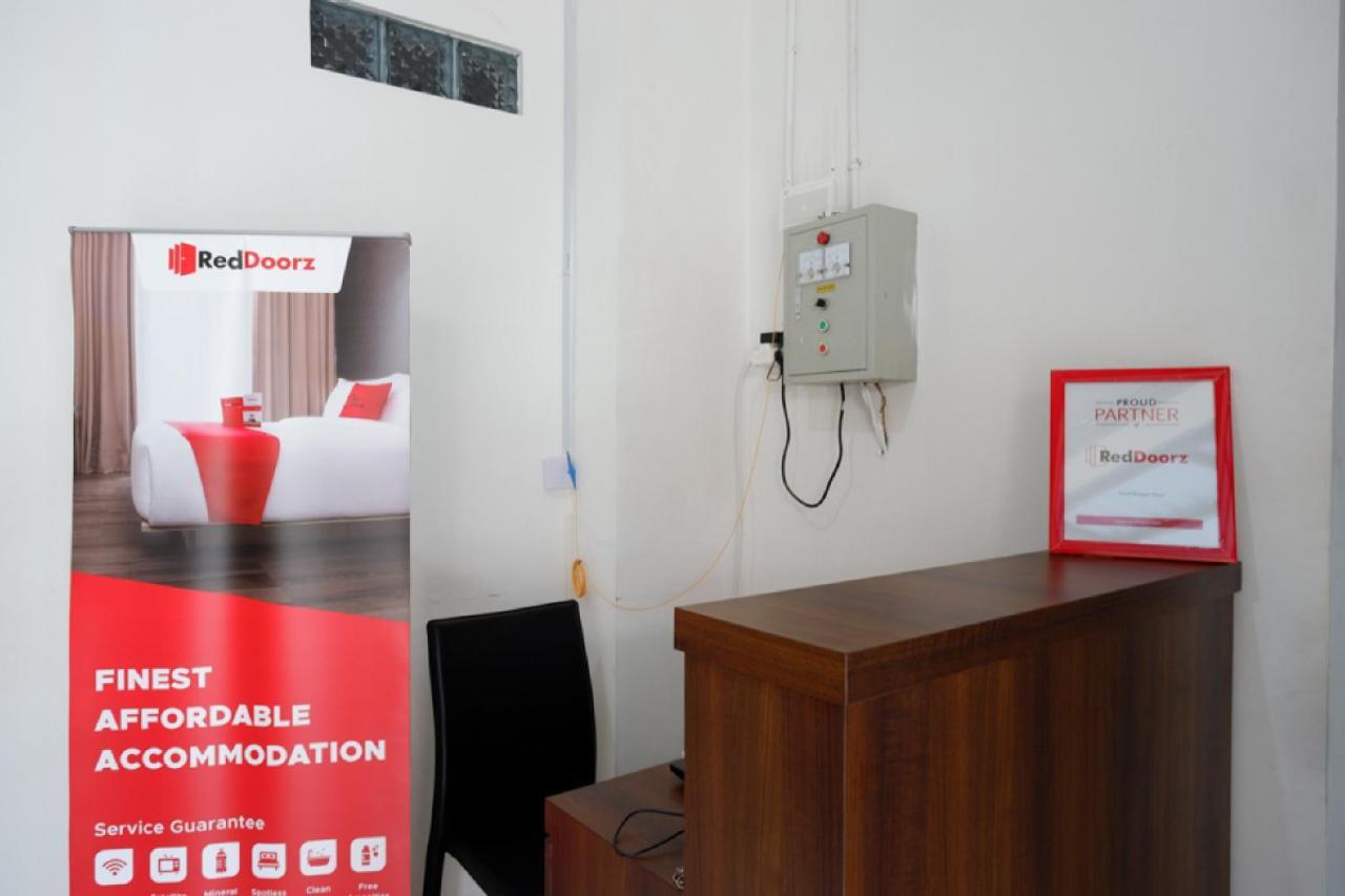 Reddoorz Hostel Near Kota Lama Semarang Extérieur photo
