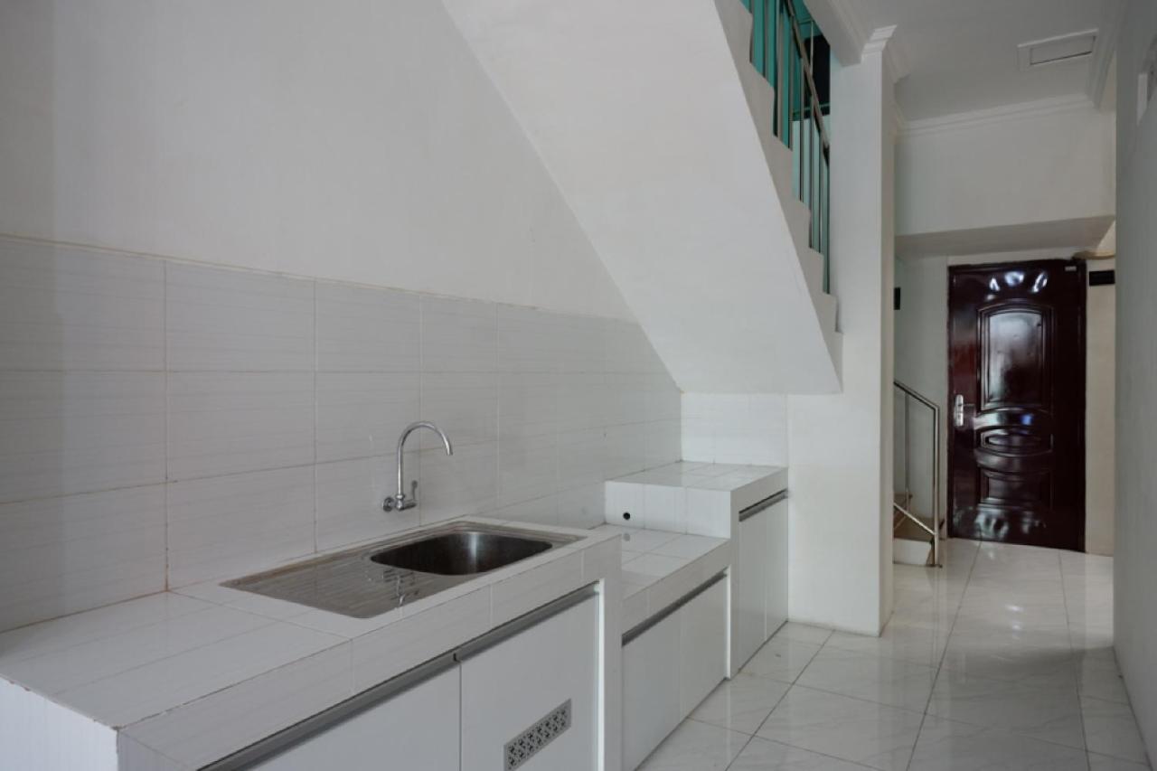 Reddoorz Hostel Near Kota Lama Semarang Extérieur photo