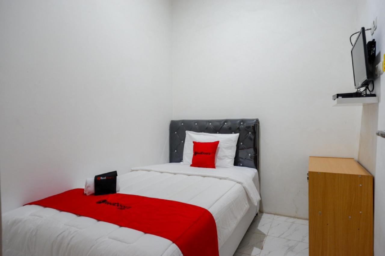Reddoorz Hostel Near Kota Lama Semarang Extérieur photo