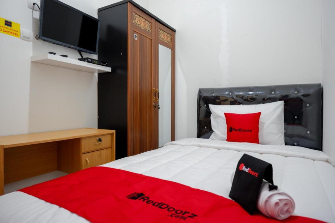 Reddoorz Hostel Near Kota Lama Semarang Extérieur photo