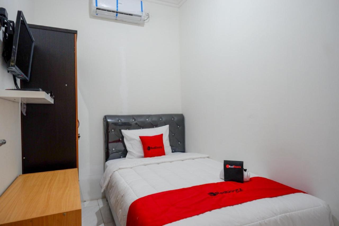 Reddoorz Hostel Near Kota Lama Semarang Extérieur photo