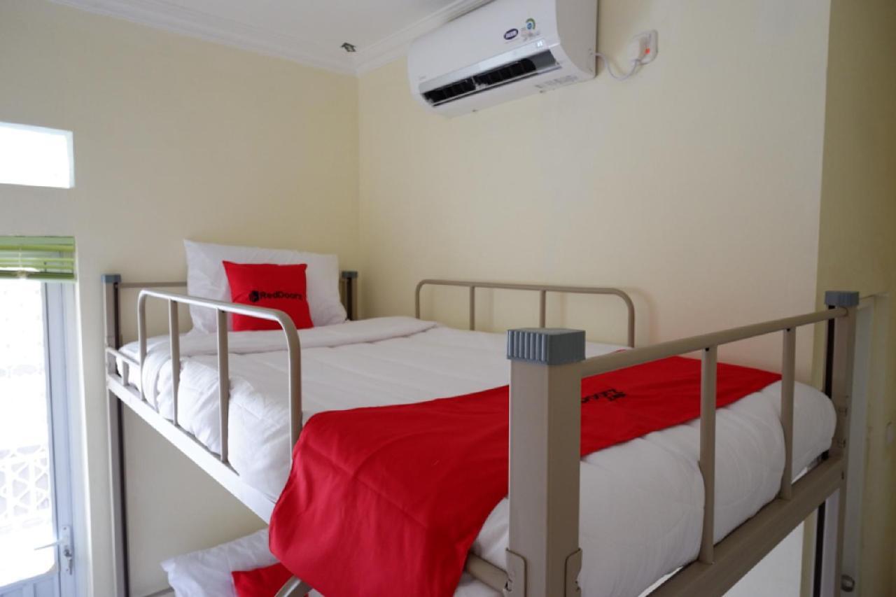 Reddoorz Hostel Near Kota Lama Semarang Extérieur photo