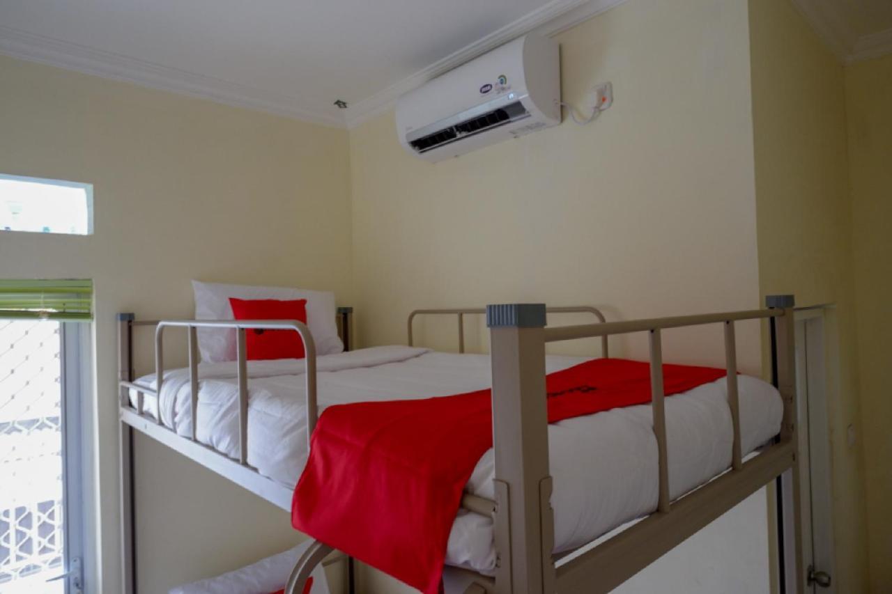 Reddoorz Hostel Near Kota Lama Semarang Extérieur photo