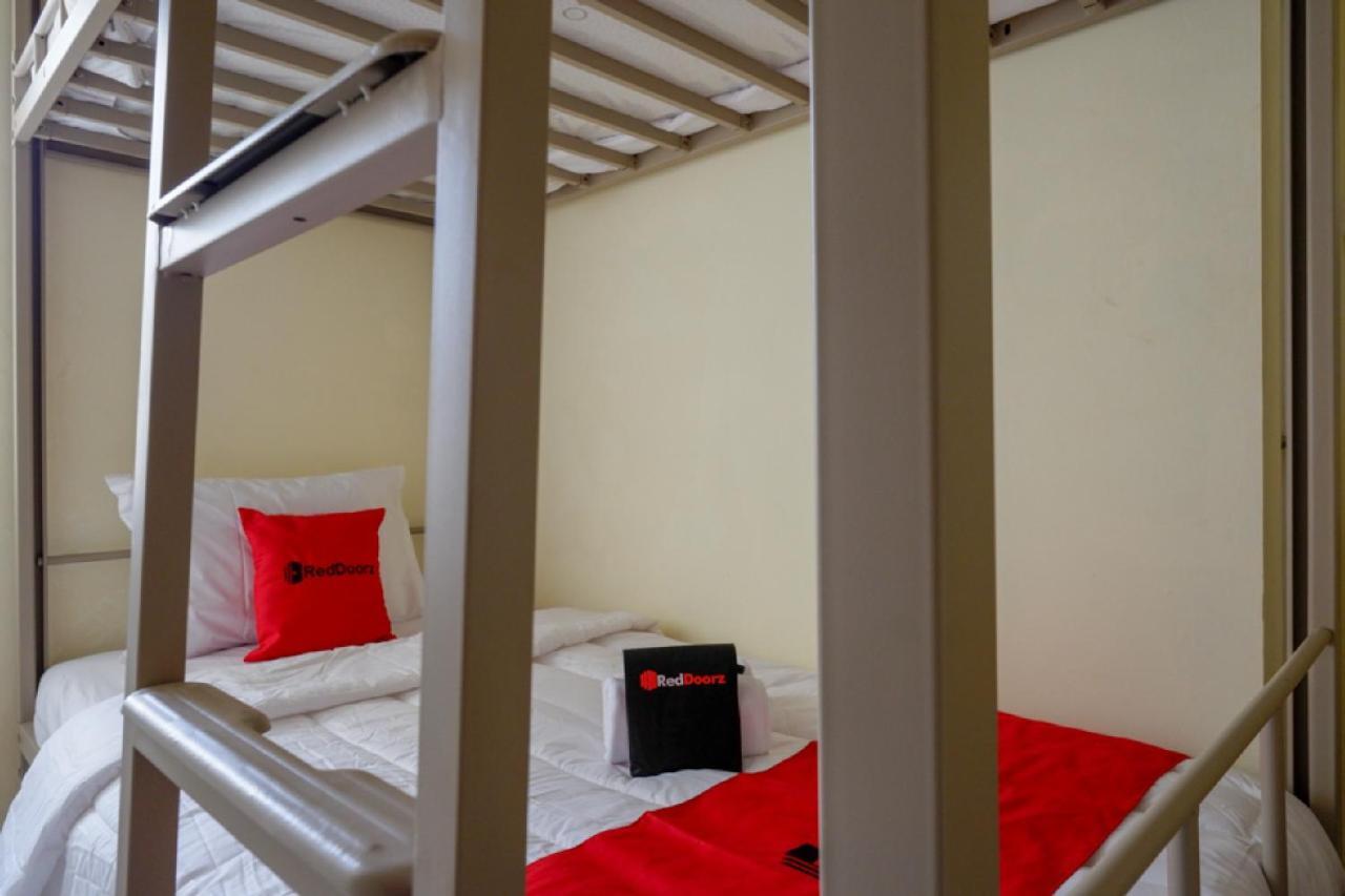 Reddoorz Hostel Near Kota Lama Semarang Extérieur photo