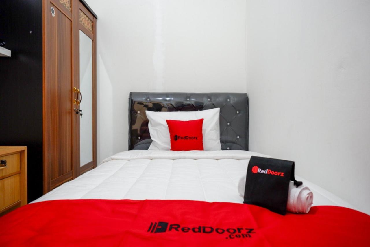 Reddoorz Hostel Near Kota Lama Semarang Extérieur photo