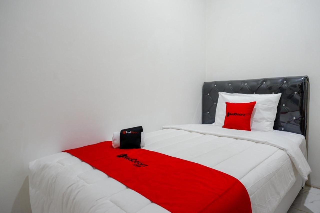 Reddoorz Hostel Near Kota Lama Semarang Extérieur photo