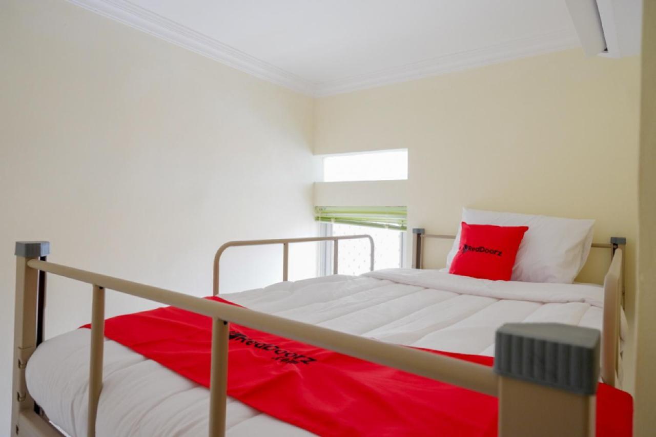 Reddoorz Hostel Near Kota Lama Semarang Extérieur photo