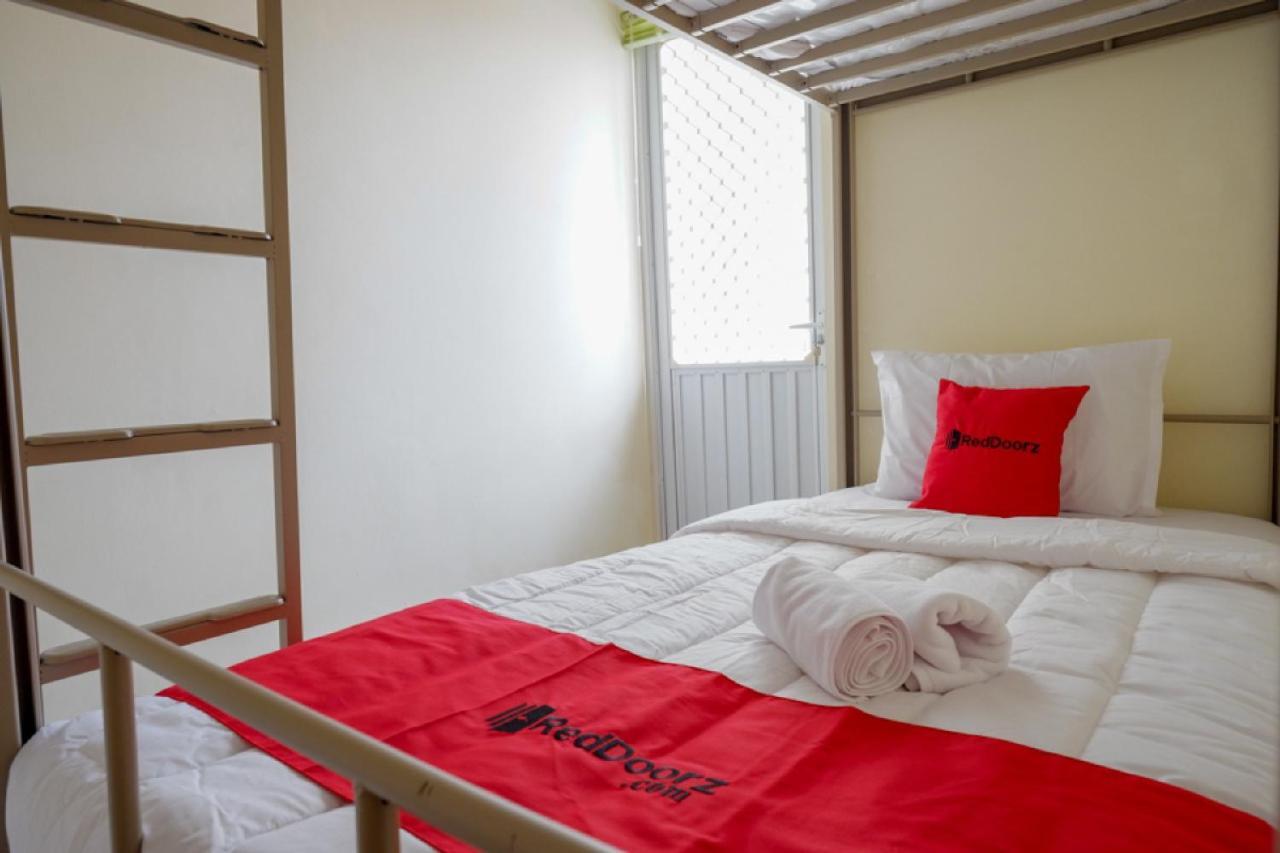 Reddoorz Hostel Near Kota Lama Semarang Extérieur photo