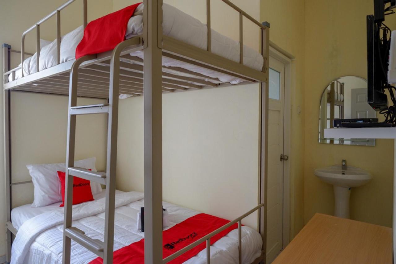 Reddoorz Hostel Near Kota Lama Semarang Extérieur photo
